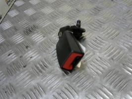 Attache ceinture arriere droit