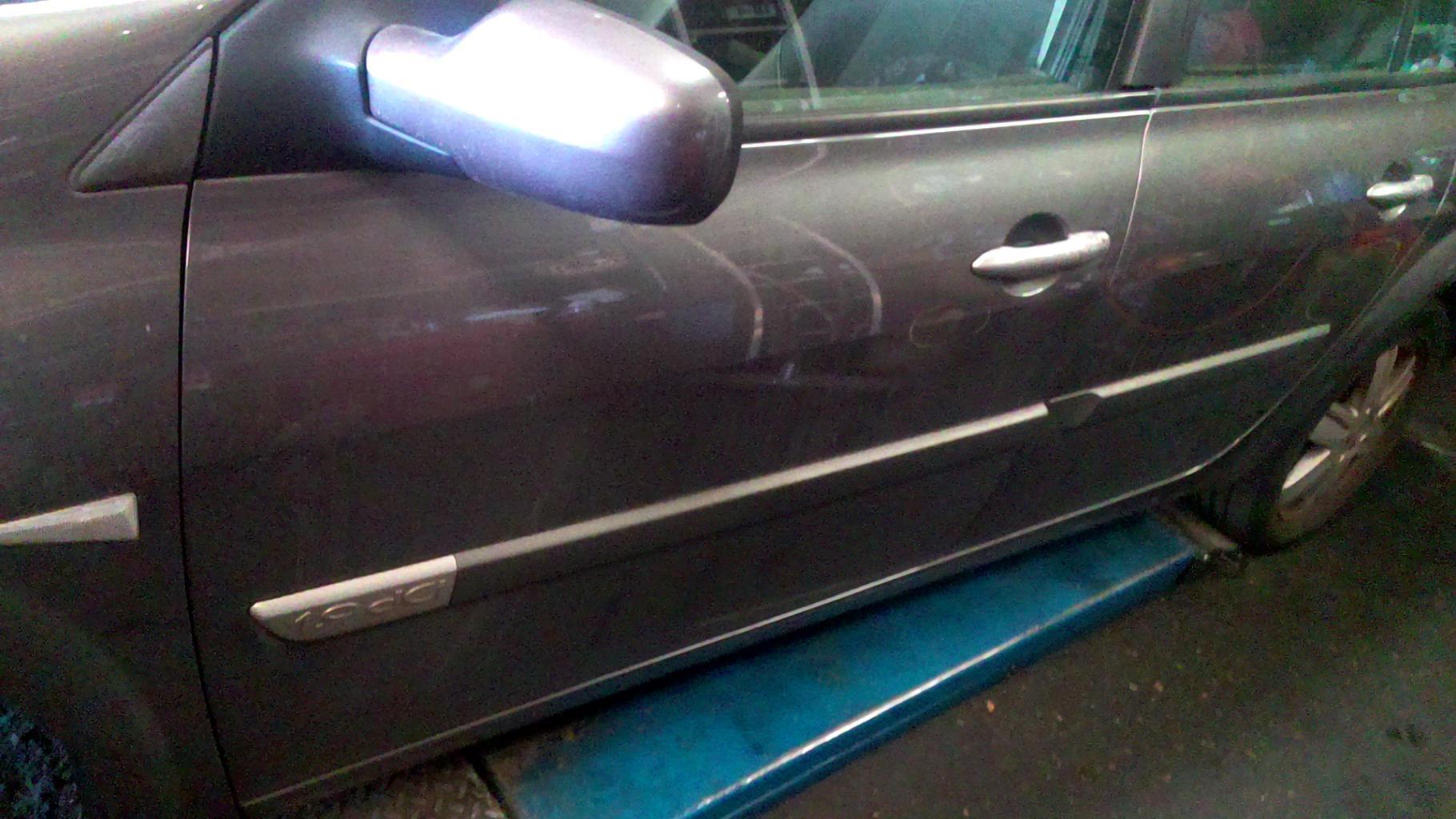 Porte avant gauche