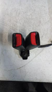 Attache ceinture arriere droit