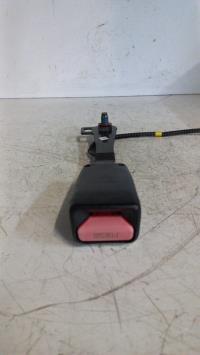 Attache ceinture avant gauche