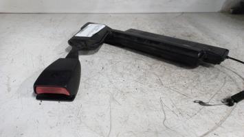 Attache ceinture avant droit