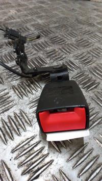 Attache ceinture arriere droit