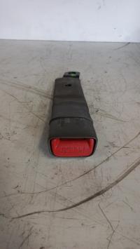 Attache ceinture avant gauche