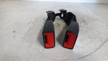 Attache ceinture arriere gauche