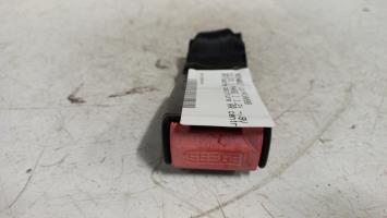 Attache ceinture arriere centrale