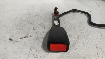 Attache ceinture avant gauche