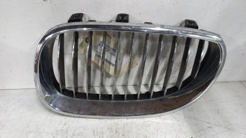 Grille de calandre gauche