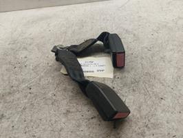 Attache ceinture arriere droit