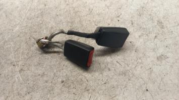 Attache ceinture arriere gauche