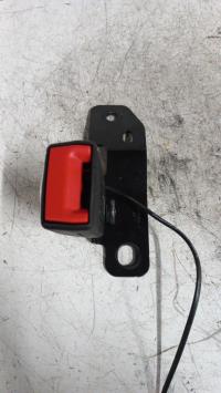 Attache ceinture arriere centrale