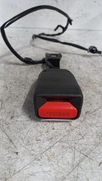 Attache ceinture avant droit