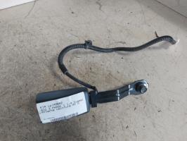 Attache ceinture avant gauche