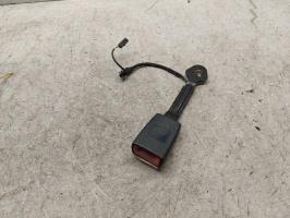 Attache ceinture avant droit