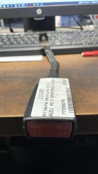 Attache ceinture avant droit