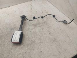 Attache ceinture avant droit