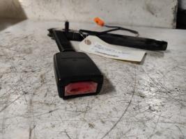 Attache ceinture avant gauche