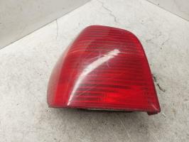 Fanale posteriore principale sinistro (luci)