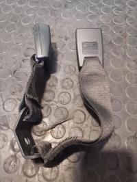 Attache ceinture arriere droit