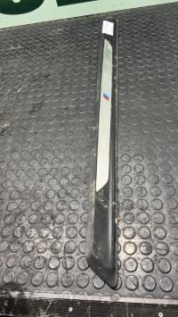 Baguette de porte avant droite
