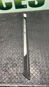 Baguette de porte avant gauche