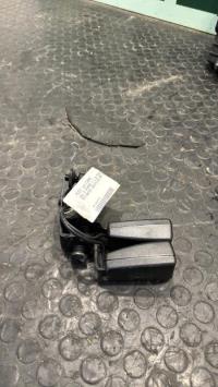 Attache ceinture arriere centrale