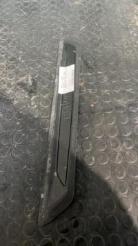Baguette de porte arriere gauche 