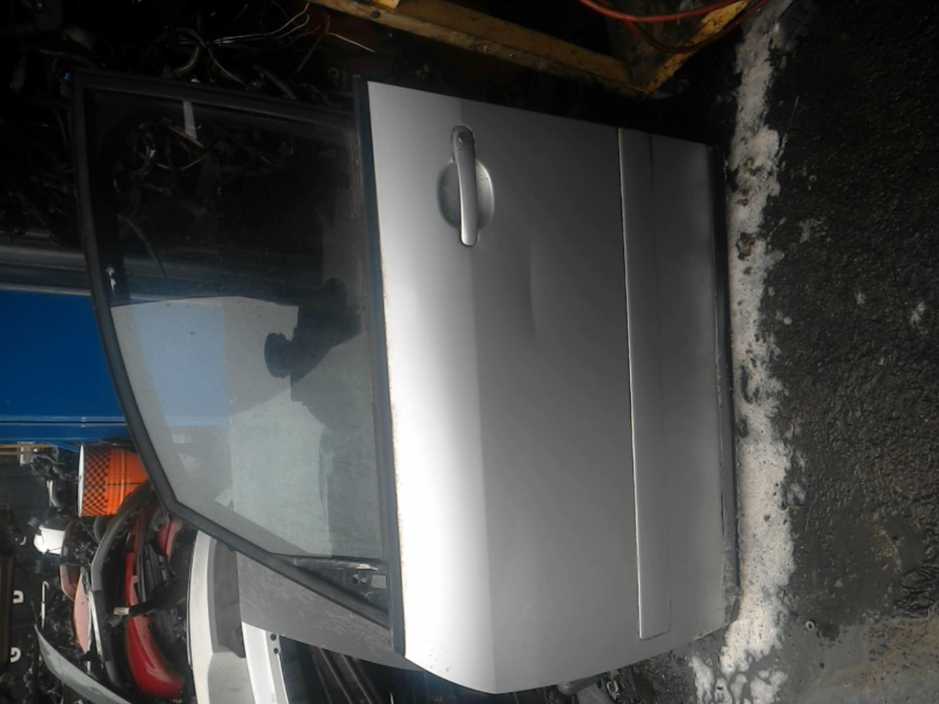 Porte avant gauche