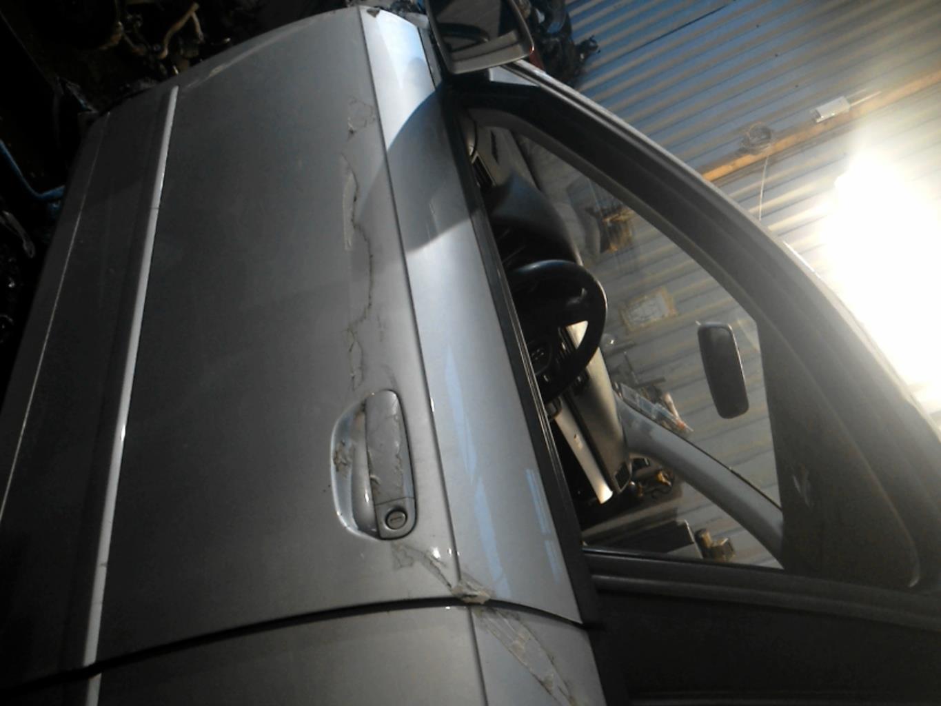 Porte avant gauche