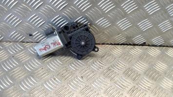 Moteur essuie glace avant droit