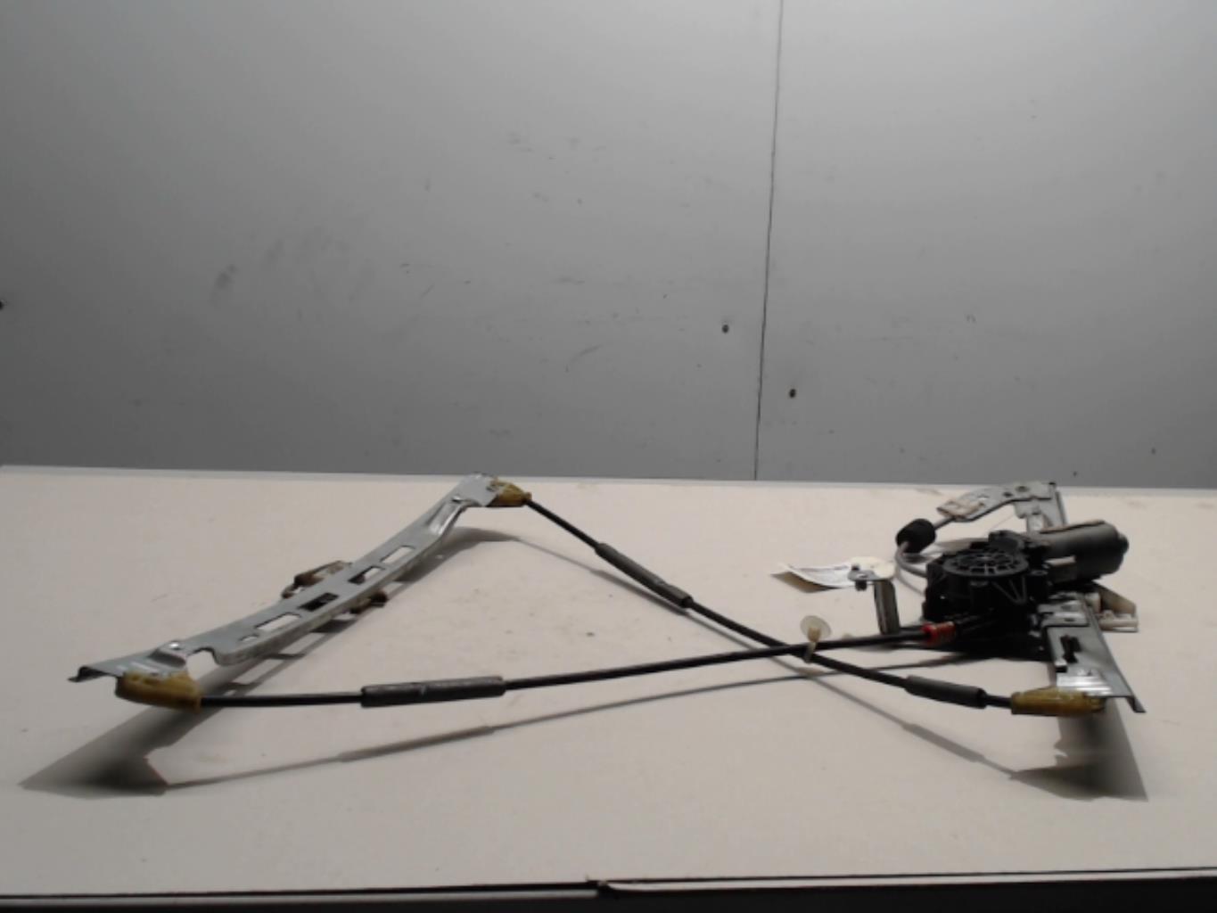 Leve vitre electrique avant droit