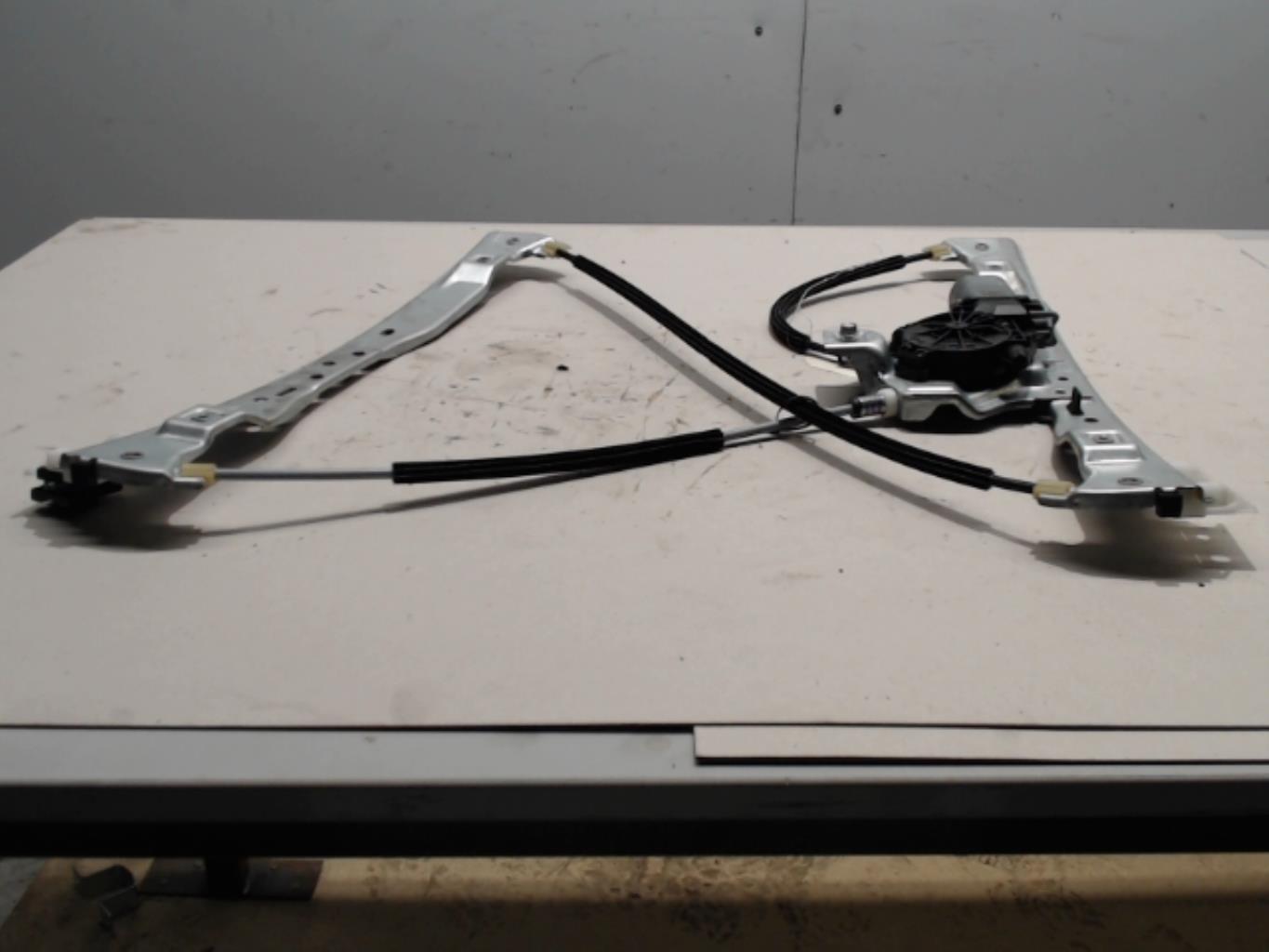 Leve vitre electrique avant droit
