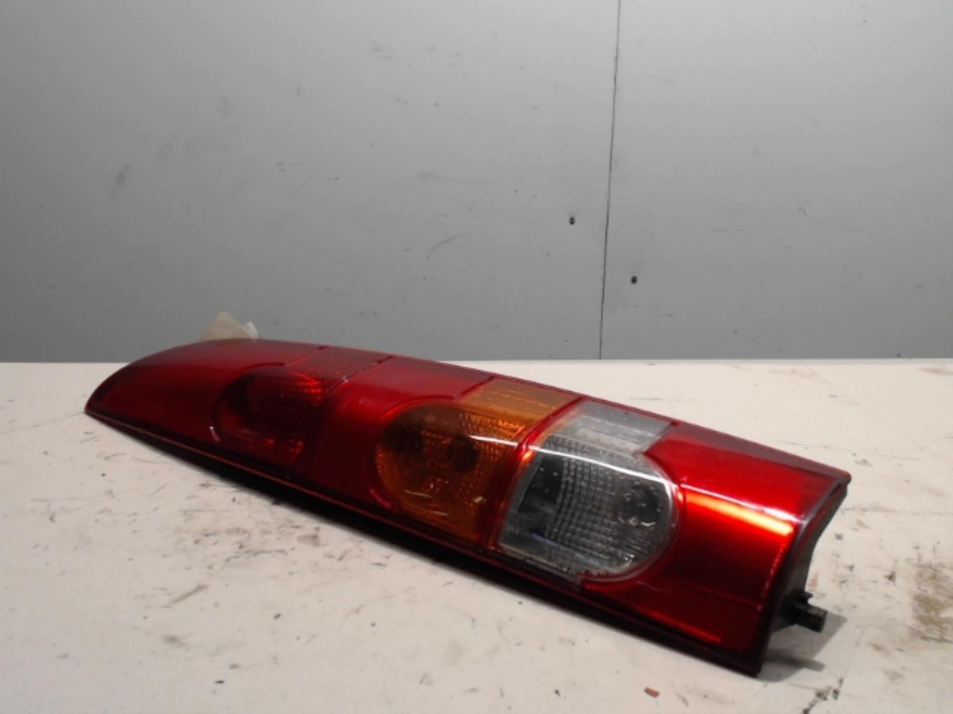 Feu arriere principal droit (feux)