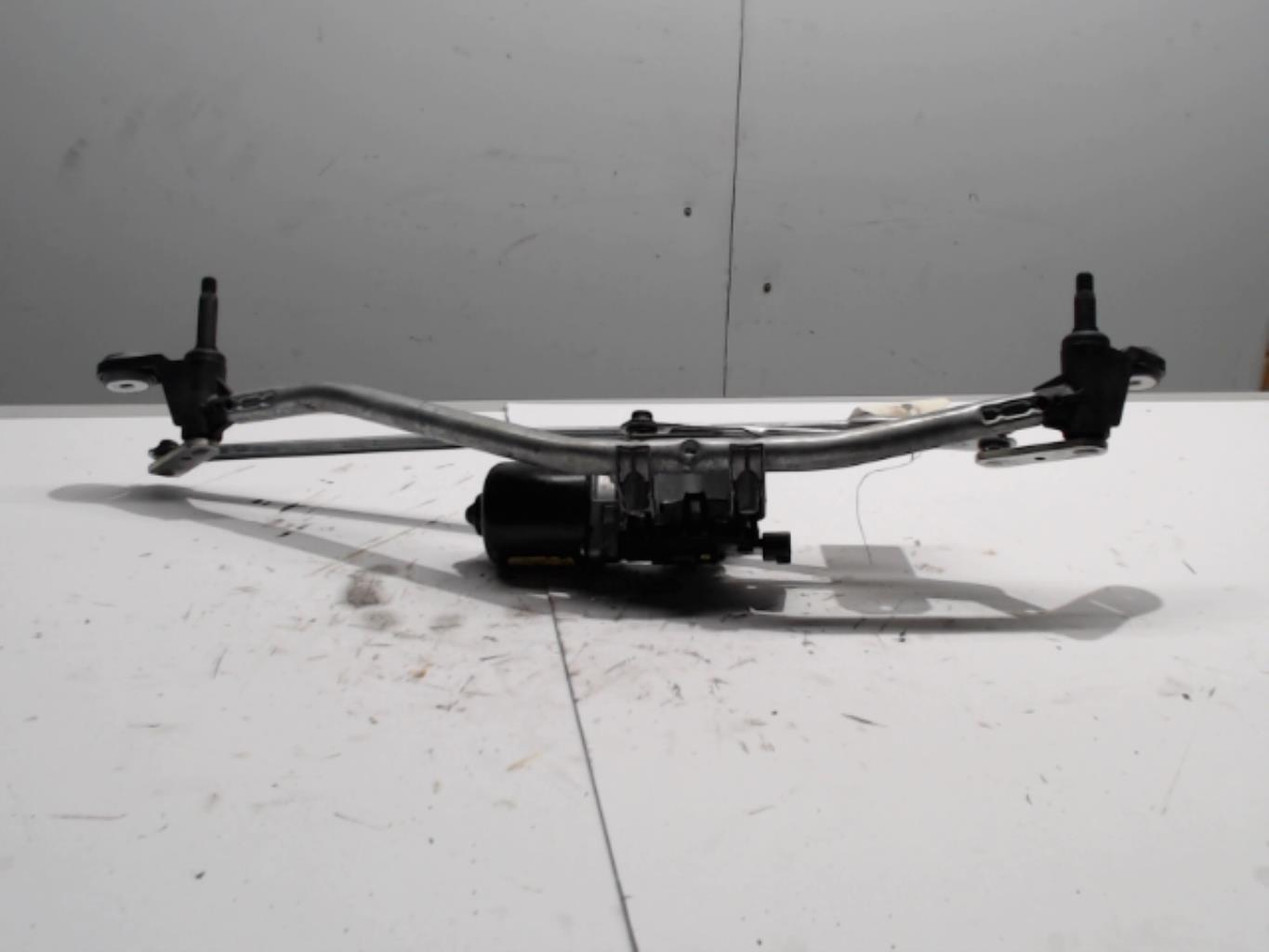 Moteur essuie glace avant