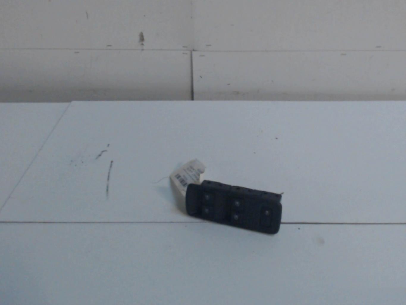 Interrupteur de leve vitre avant gauche