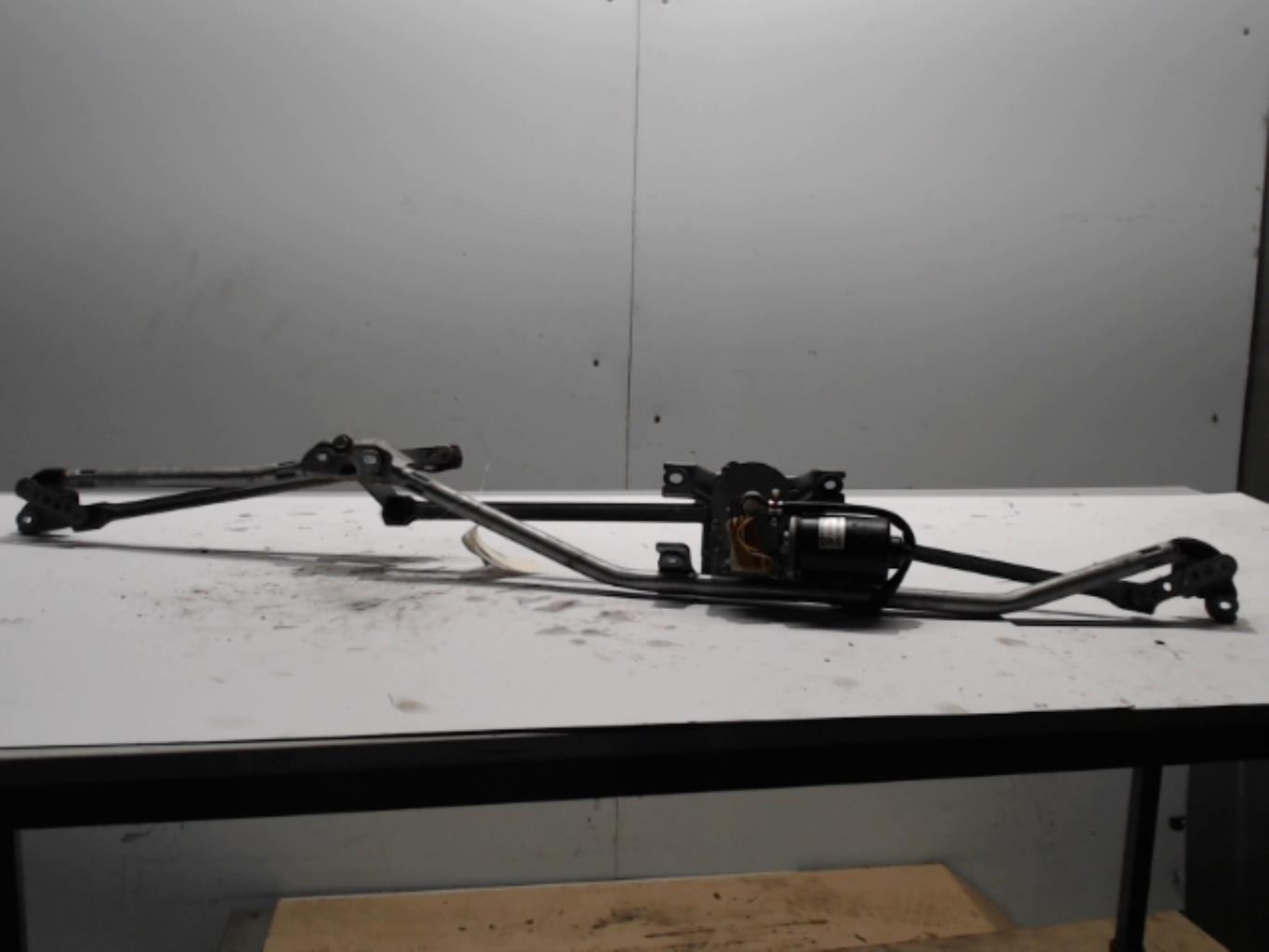 Moteur essuie glace avant