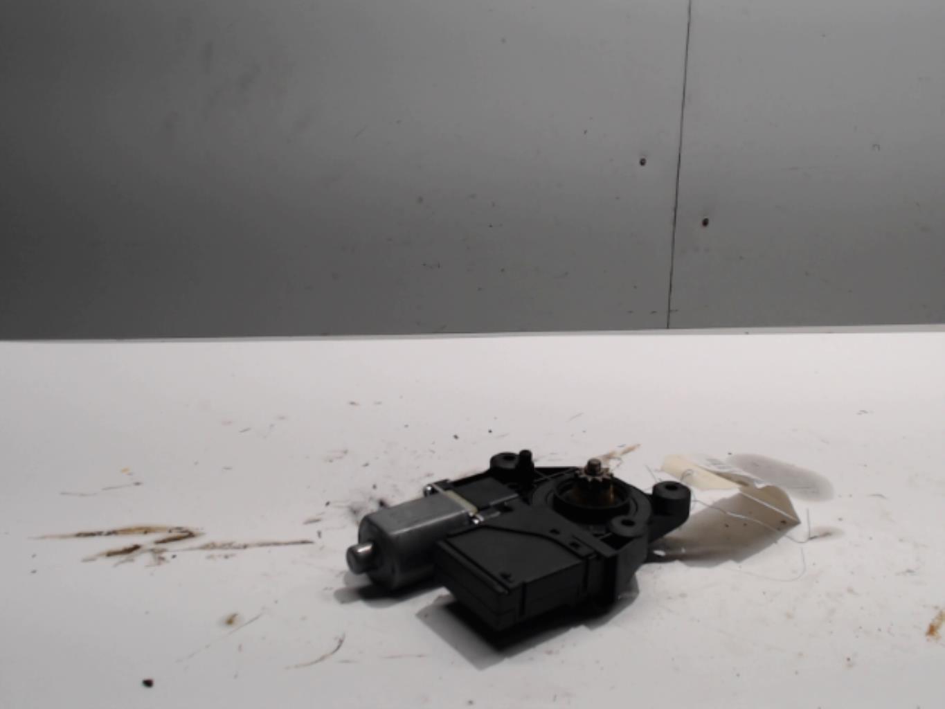 Moteur leve vitre avant droit