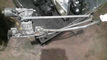 Moteur essuie glace avant