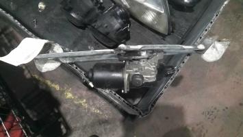 Moteur essuie glace avant