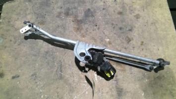 Moteur essuie glace avant