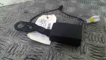 Attache ceinture avant droit