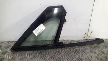 Ventanilla triangular delantera derecha (puerta)
