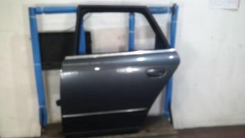 Puerta trasera izquierda