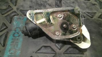 Moteur essuie glace avant