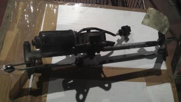Moteur essuie glace avant