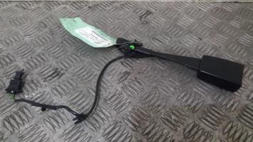 Attache ceinture avant droit