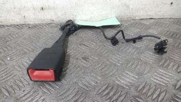 Attache ceinture avant gauche