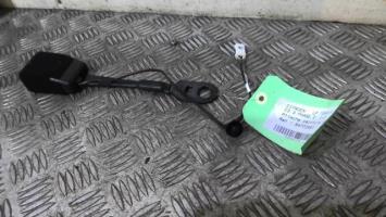Attache ceinture avant droit