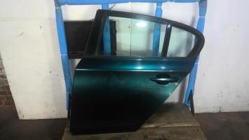 Puerta trasera izquierda