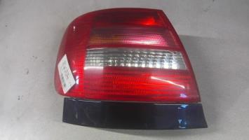 Fanale posteriore principale sinistro (luci)