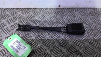 Attache ceinture avant gauche